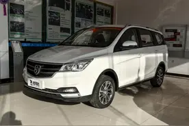 价格10万，大空间和自动挡，配置高的居家车，带你看宝骏730图片