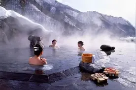 日本公共温泉中男女可以共浴？女性的隐私该如何保护？图片