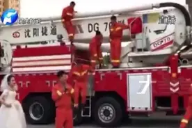 鹤壁一消防员拍婚纱照警铃响瞬间归队 妻子目送丈夫 等了九个月终于拍完图片