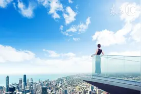 小说：拜金女和男友亲密，男友念出校花的名字，口中被塞臭袜子图片