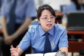 【昆检•读书日】“昆明市刑事检察业务标兵”的私房书橱图片