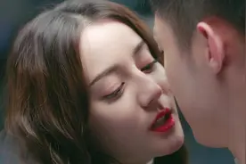 “顶流小花”迪丽热巴的迷离情史，和她生命中的6个男人图片