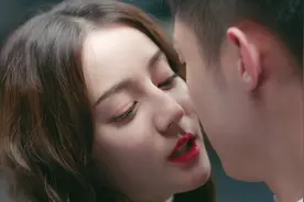 “顶流小花”迪丽热巴的迷离情史，和她生命中的6个男人图片
