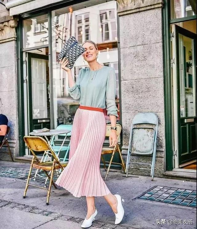 今秋的“百褶裙”有多时髦？玩转百褶裙穿搭，只需掌握这些知识点