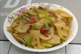 深秋，这菜1元一斤，便宜又好吃，生吃当水果、炒来吃美味下饭图片
