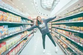 超市里也能拍写真？看女孩如何在超市里拍出有趣的照片图片
