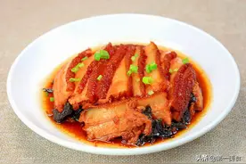 饭店的梅菜扣肉为啥那么好吃，原来先炸后腌很关键，厨师长教你做图片