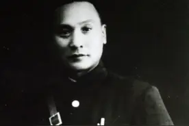 1949年部下劝这位滇军名将起义，他沉思良久说：忠臣不事二主图片