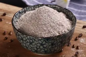 全麦粉，黑全麦粉和小麦粉的区别，看懂三行字，轻松辨认15种面粉图片