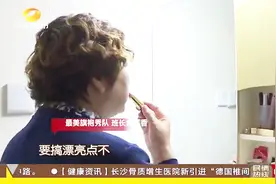 余阿姨选择走旗袍秀，天天穿着高跟鞋，用她话来说这叫优雅到老！视频封面