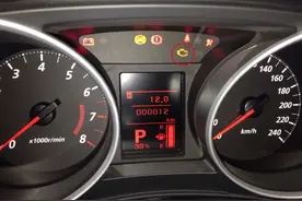 仪表盘上出现小飞机的图标怎么办，老司机告诉你正确做法图片