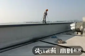 新房差点变凶宅？杭州一物业请“蜘蛛人”强拆包阳台，有人拿着剪刀冲了出来图片
