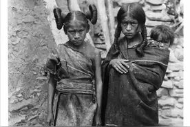 1900s，美国印第安女子肖像，她们的发髻跟中国哪个朝代的相像？图片