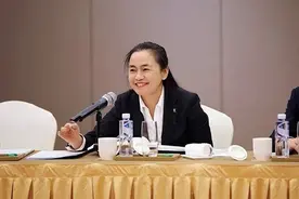 江苏女首富诞生了，今年平均一天赚1个亿，丈夫比自己还小4岁图片
