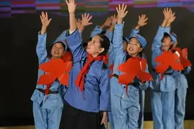 诵读红色经典 传承红色基因图片