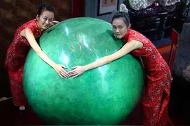 陕西小伙挖出重6吨夜明珠，专家鉴定价值26亿，最后却变成"路灯"图片