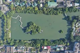 新华社今天航拍桂林市中心！群山江水湖泊绿树构成美丽画卷图片