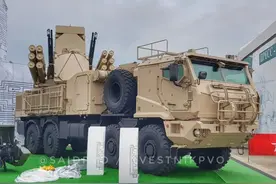 近程防空系统配上30千米射程新弹药！俄罗斯展出铠甲S1M防空系统图片