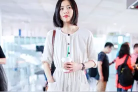 刘雯真敢穿！裙子里穿裤子竟然不丑，解锁了新的潮流穿搭图片