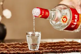 白酒和可乐能一起喝吗？好多人还不知道，学会你会感谢我的视频封面