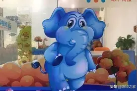 商场玻璃贴及超透UV彩白彩的安装流程图片