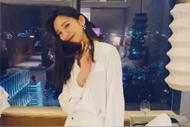 NBA主播美娜吊带裙太吸睛！身材"凹凸"超有料，性感十足图片