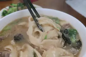河南人气最高烩面馆，每天客从云来坐满3层，一不留神座位就被抢图片