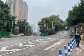 重钢尚存一息，浪漫矢志不渝图片