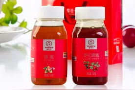 老蜂农介绍冬季养生秘方 生姜蜂蜜水暖人心图片