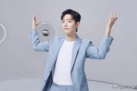 肖战带着最温柔的笑容，如夏日晨间的太阳，耀眼而温暖图片