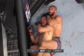 凌晨三点，李景亮惨遭“狼人”裸绞降服图片