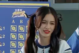 baby不愿下水被嘲，摄影师晒出全景，看到她的脖子：粉丝泪崩图片