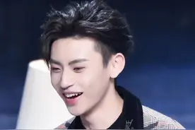 小鬼王琳凯的时尚穿搭，个性又显得帅气图片