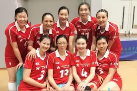 女排大将绰号“大鸟”，退役后纹了大花臂，如今成“霸道”老板娘图片