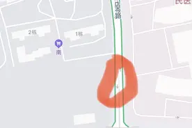 有车辆违停人行道，市民建议增设隔离桩，辖区交管部门：安排图片