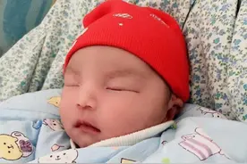 薛之谦前女友李雨桐官宣当妈！晒宝宝正面照秀幸福，丈夫身份曝光图片