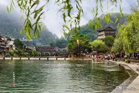 凤凰古城沱江图片