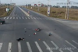 电动车这样骑，原地起飞，全身骨折！图片