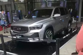 内饰配色很新颖，吉利星越L无伪装实拍图曝光图片