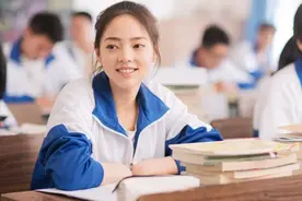 “小明玉”与潘粤明组CP,造型显老，23岁演出40岁沧桑感图片