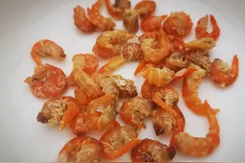 虾米到底有多脏？看完你还敢吃吗？老郑教你怎样去除虾米的脏东西图片