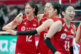 拿下意大利女排，郎平哭了，龚翔宇也哭了图片