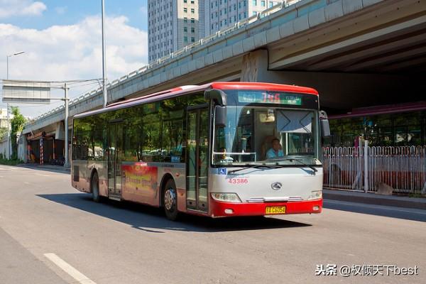 看似寒酸的公交车，其实辆辆价格不菲