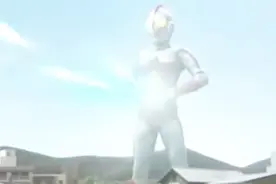 怪兽真的不容易，奥特曼用肚脐眼放激光，打得怪兽怀疑人生视频封面