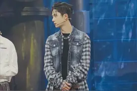 王一博出席《街舞3》发布会，裤子造型太尴尬，被网友吐槽猥琐图片