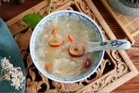 煮银耳如何能多“出胶”，关键2步要记牢，银耳羹黏稠顺滑，好喝图片