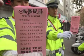 路边停车被贴罚单，碰到这几种可以直接无视！不要傻傻地去交钱图片