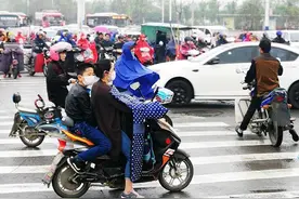 电动车“双车牌”来了，已有地方正式实施，网友：违章车主遭殃了图片