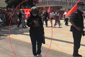 张子枫独自回老家高考，被同考场考生拿手机偷拍，本人反应太真实图片