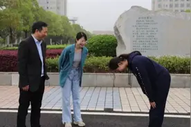 “方舱医院考研女孩”被录取了！导师真的是他→图片